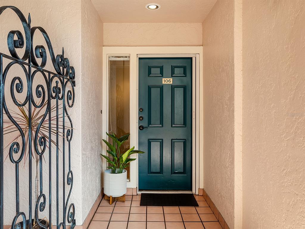 5420 EAGLES POINT CIRCLE UNIT 106, SARASOTA, FL — photo 4 of 30