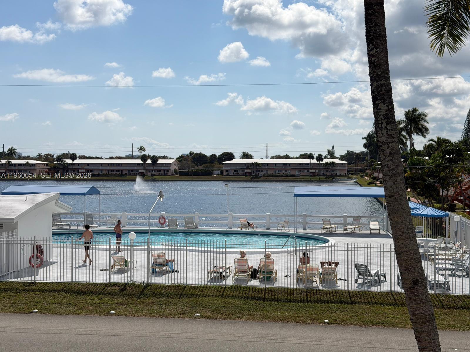 725 SW 11th Ave # 17F, Hallandale Beach FL 33009