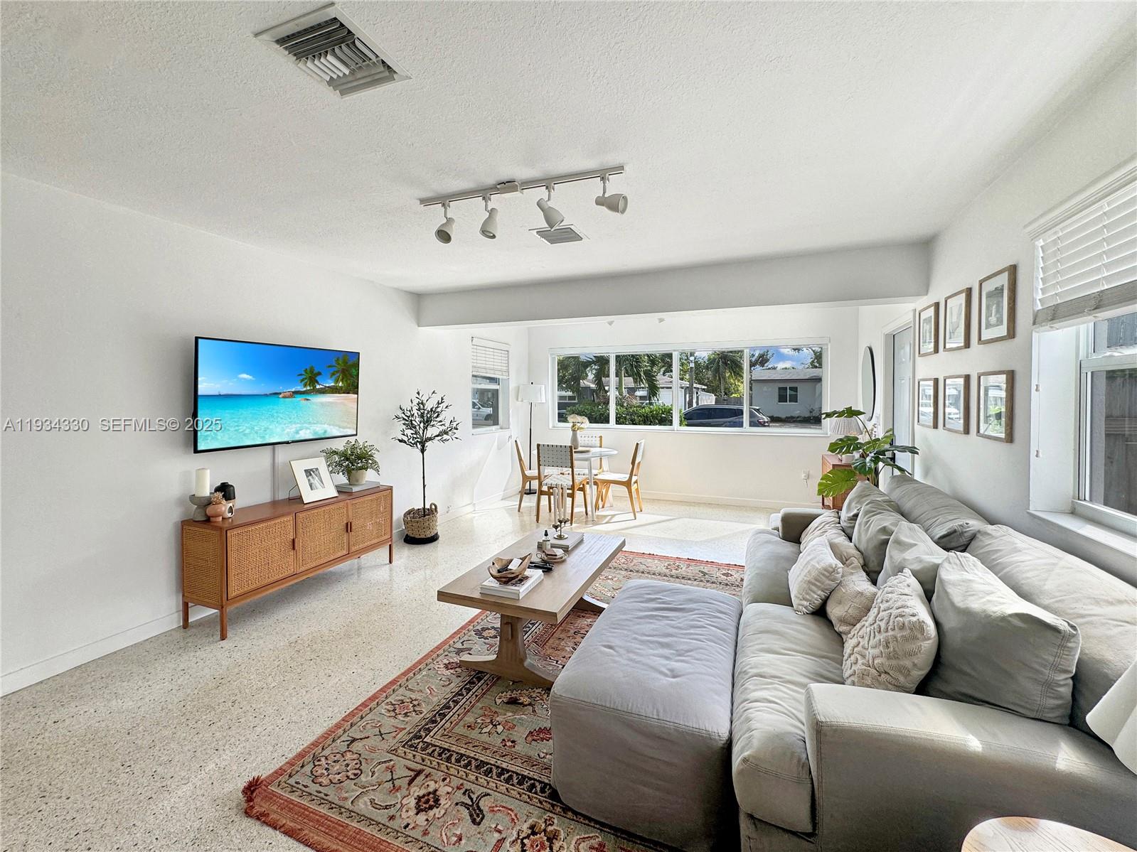 640 SW 6th St, Hallandale Beach FL 33009
