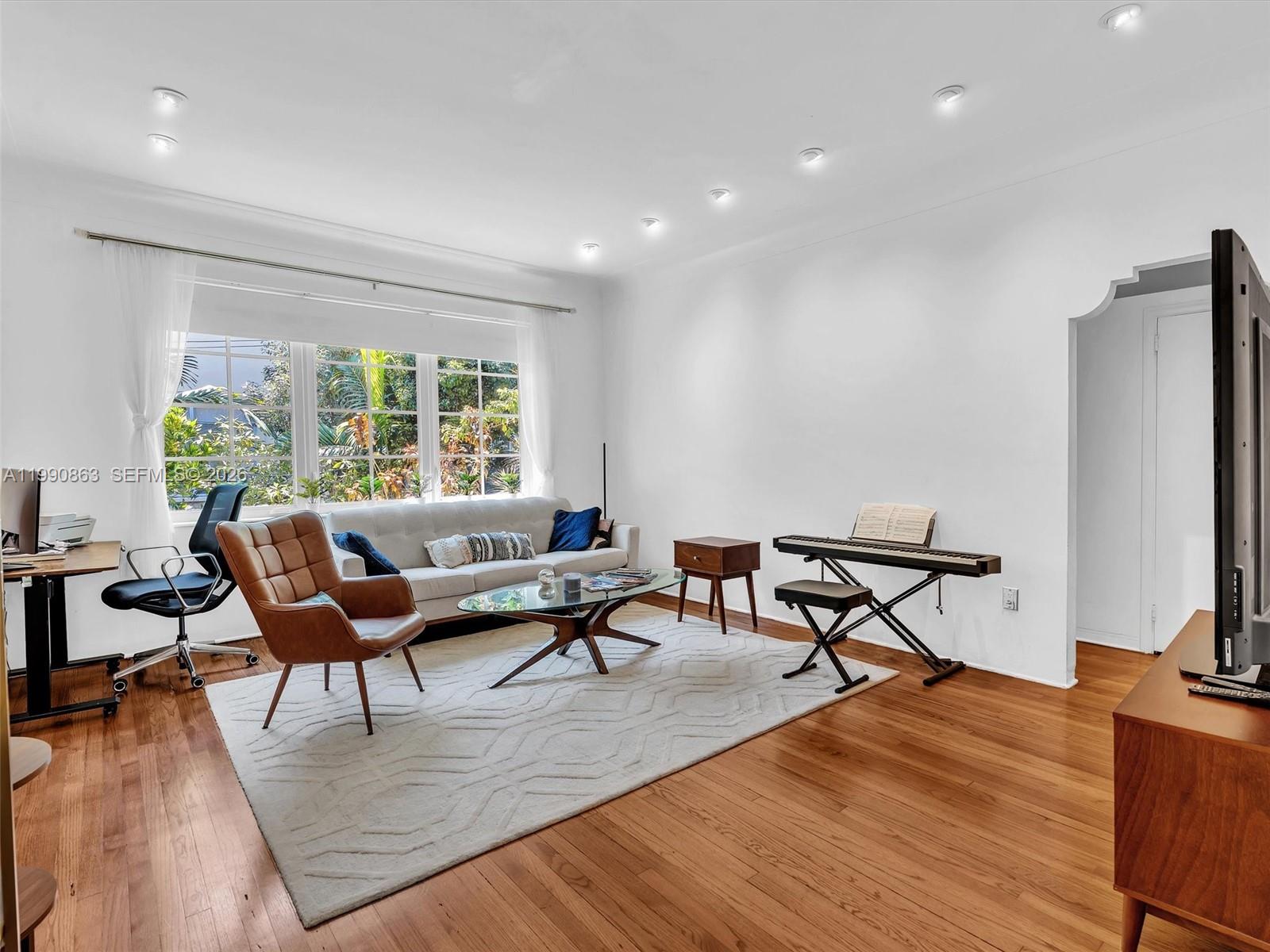 910 Lenox Ave # 2, Miami Beach FL 33139