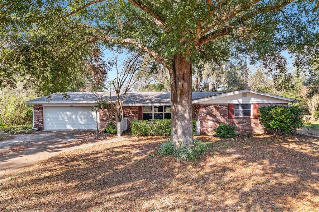 560 E COUNTRY CLUB DRIVE