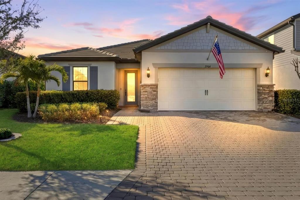 5904 BLUESTAR COURT