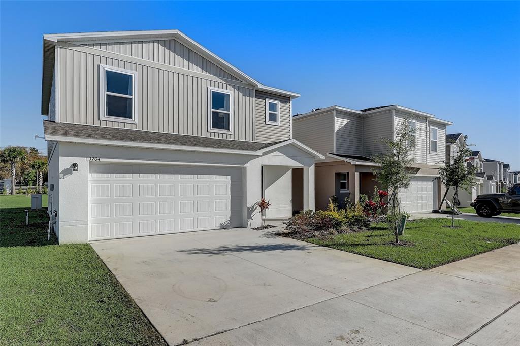 This is a floor plan of an upper level featuring three bedrooms, a loft, and laundry — 3213 WARWICK PLACE, HAINES CITY, FL