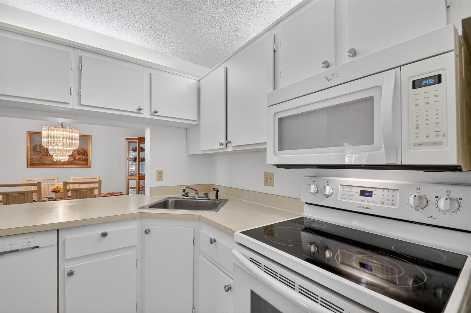 627 Sea Pine Way # B2, FL 33415