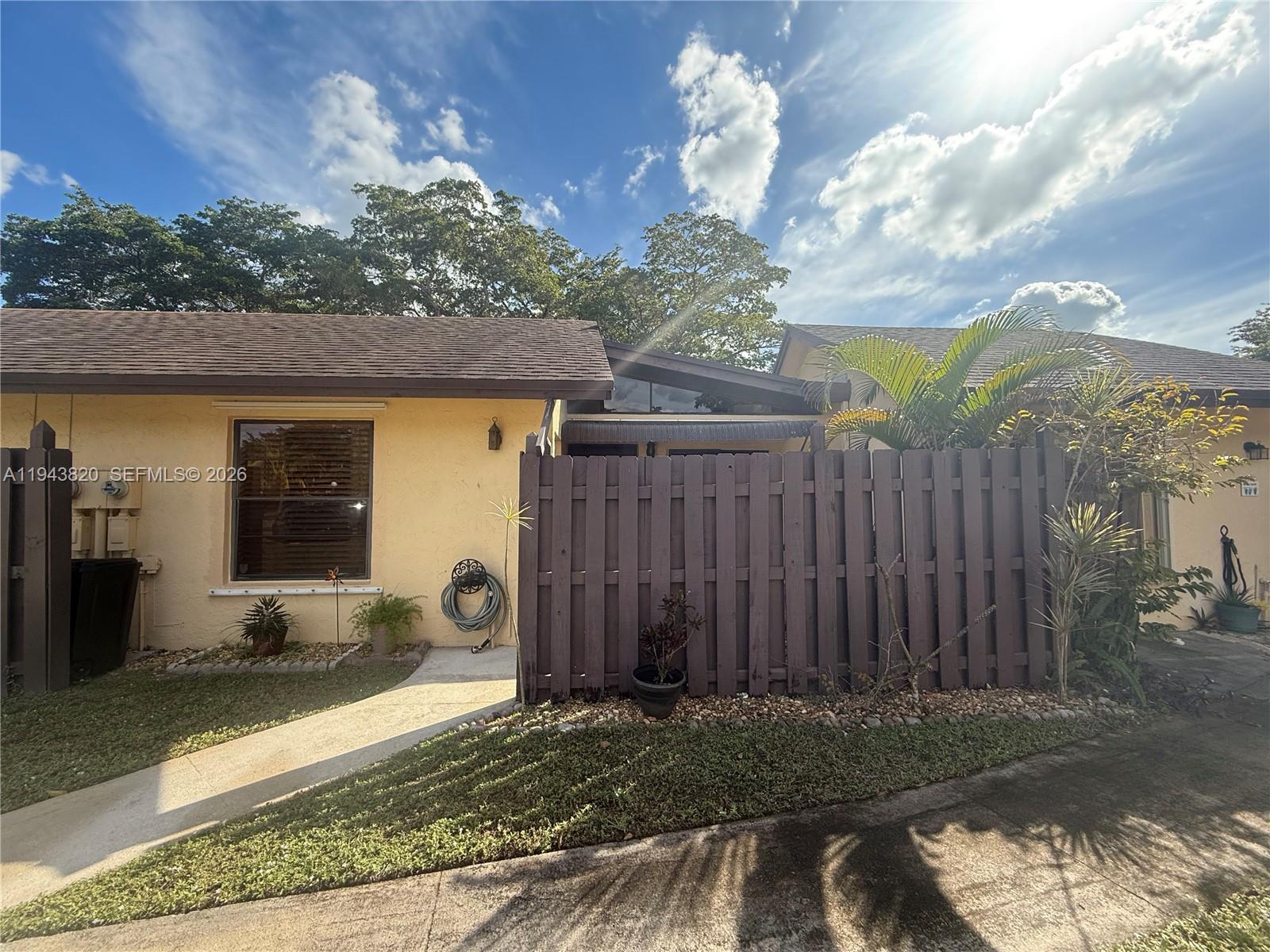 121 Gate Rd # 64, Hollywood FL 33024