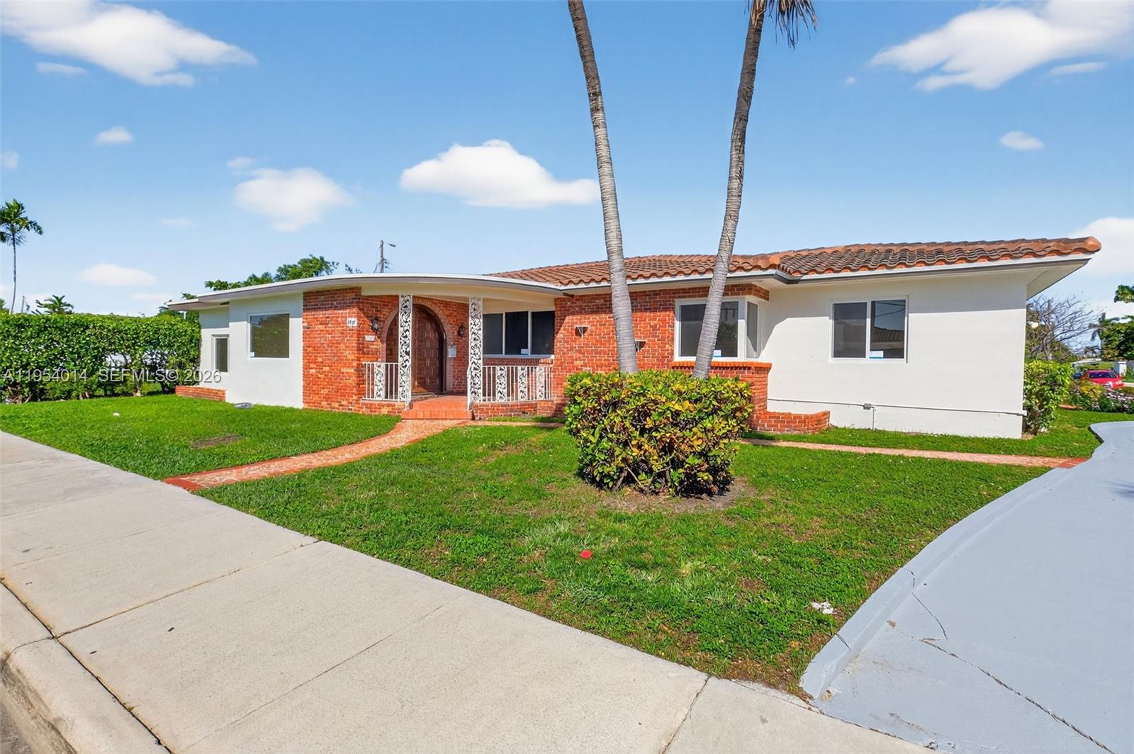 1721 S Treasure Dr, North Bay Village FL 33141