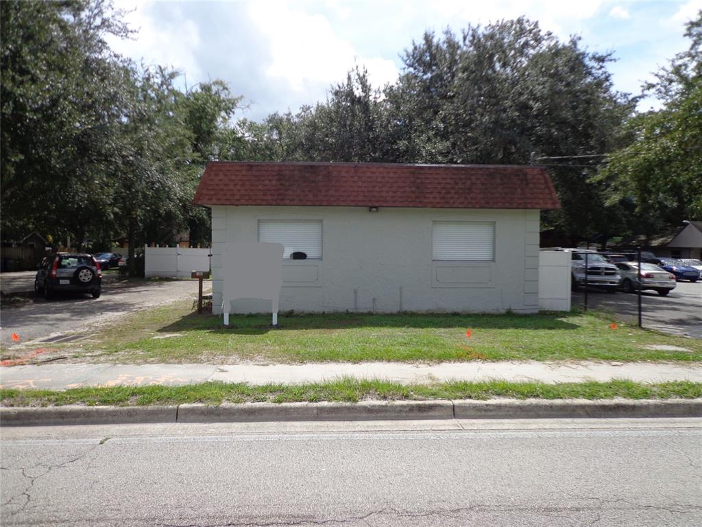 1904 W WATERS AVE