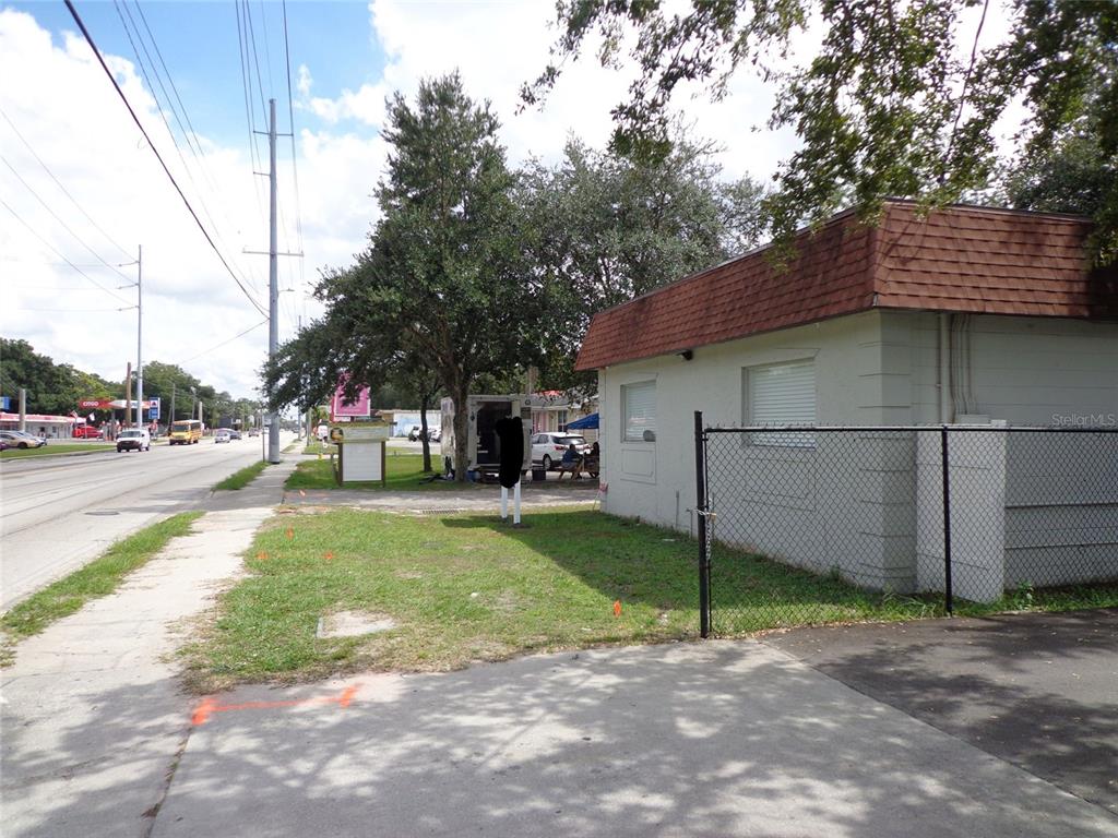1904 W WATERS AVE, TAMPA, FL — photo 3 of 19