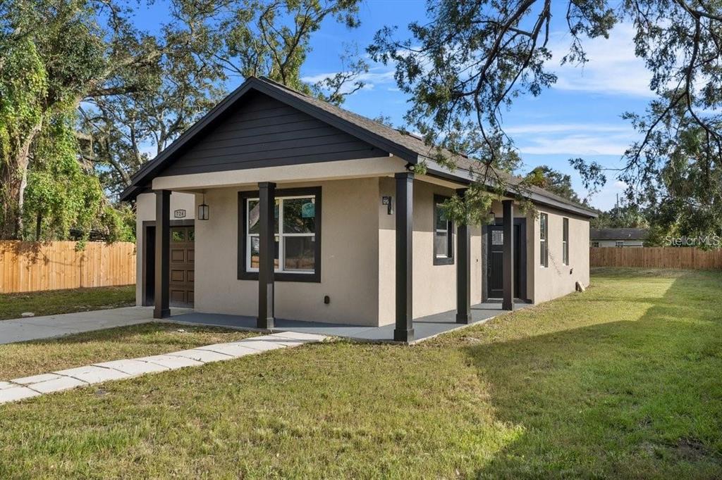 724 W CRESCENT DRIVE
