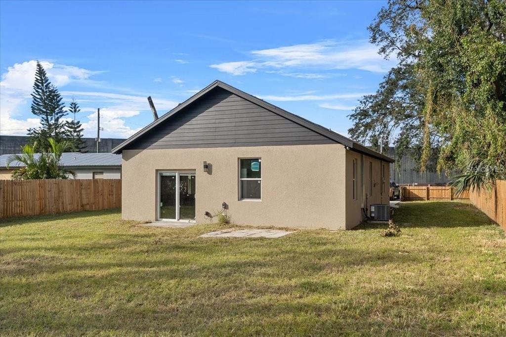 724 W CRESCENT DRIVE, LAKELAND, FL — photo 4 of 23