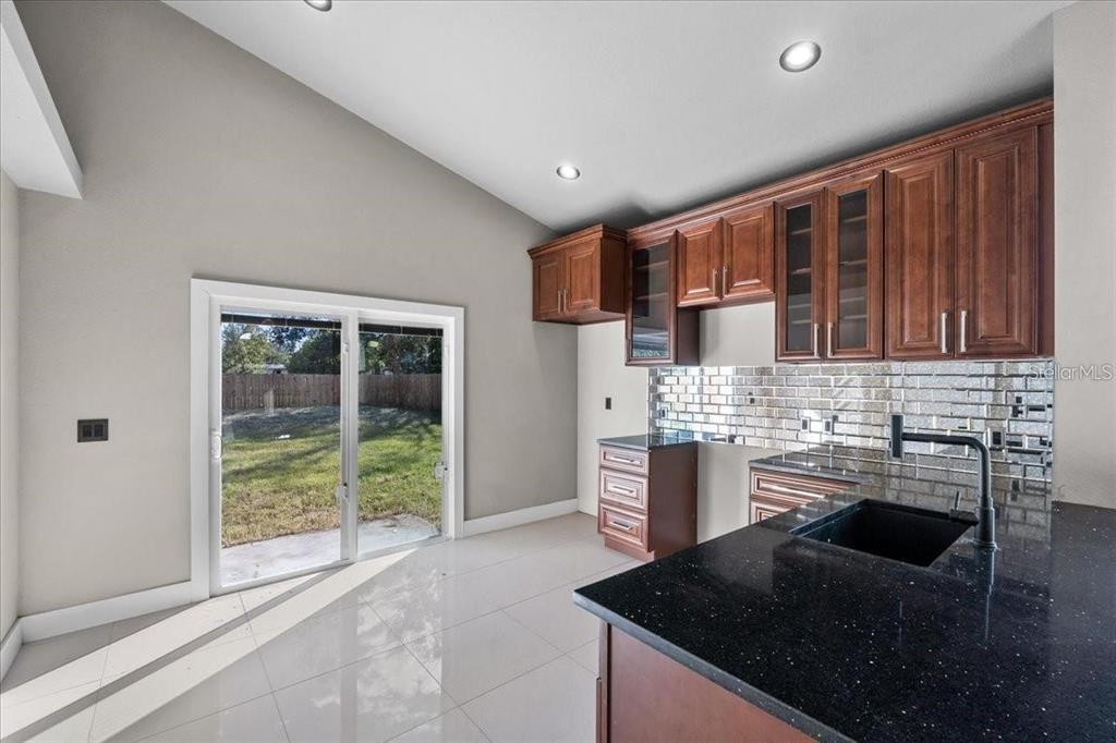 724 W CRESCENT DRIVE, LAKELAND, FL — photo 5 of 23