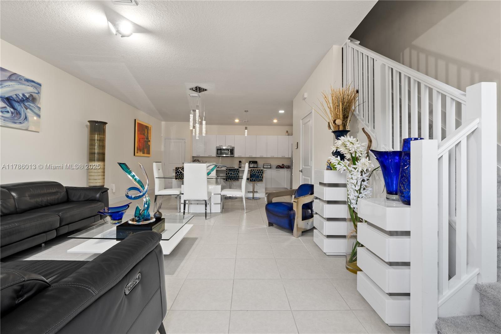 8292 NW 43 Street, Doral FL 33166