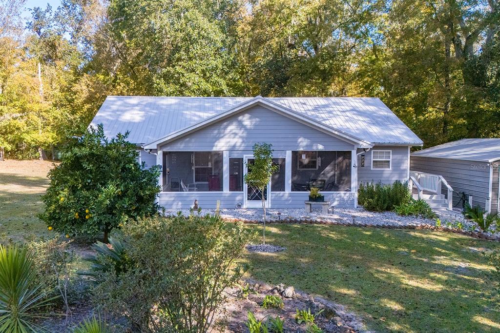 207 SW ROSE LANE