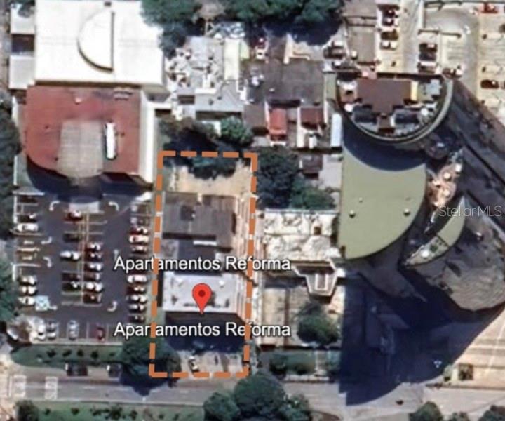An aerial satellite view shows a rectangular apartment building highlighted by a dashed orange border — 15-25 AVE REFORMA, GUATEMALA CITY, OC