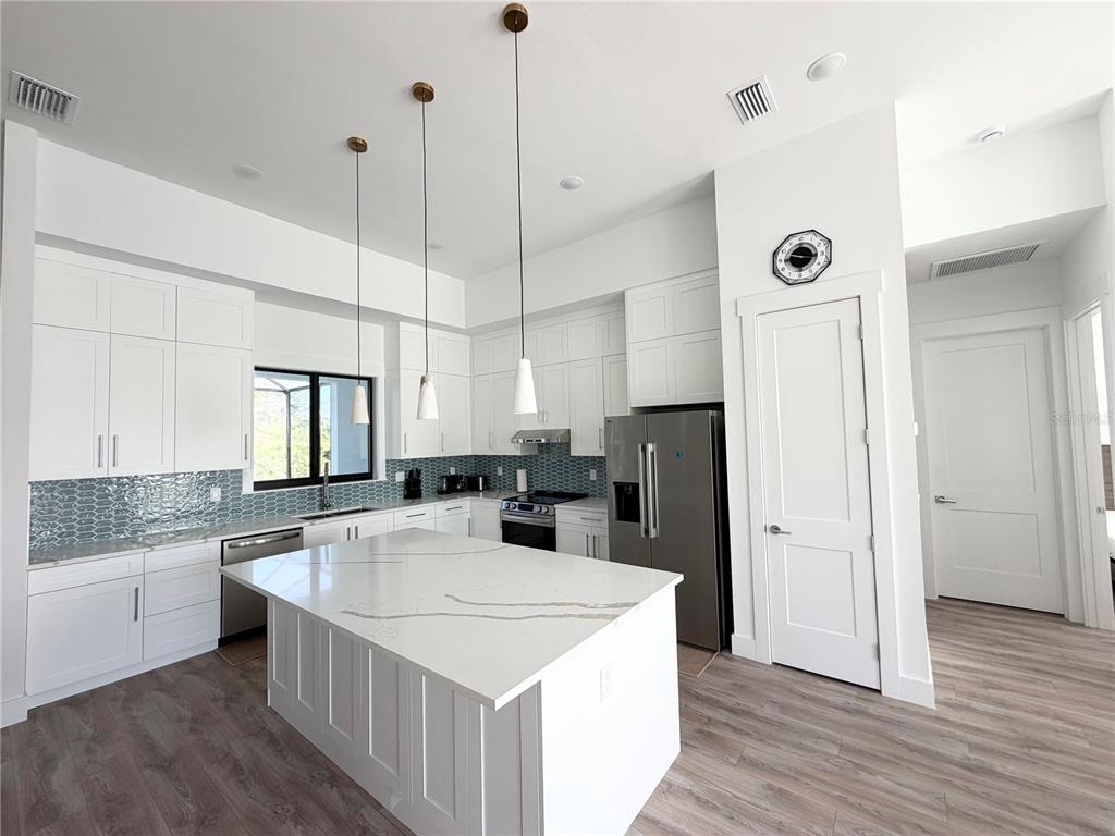 10 MATE DRIVE, PLACIDA, FL — photo 4 of 20