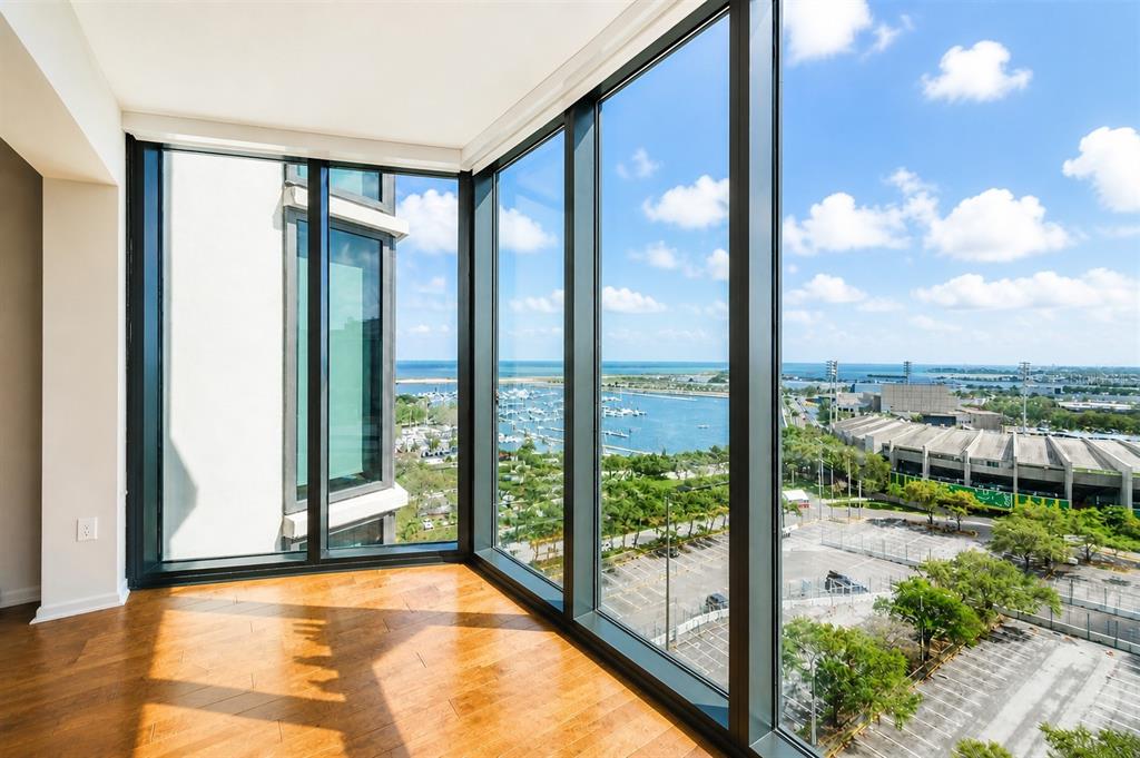 1 BEACH DRIVE SE UNIT 1207