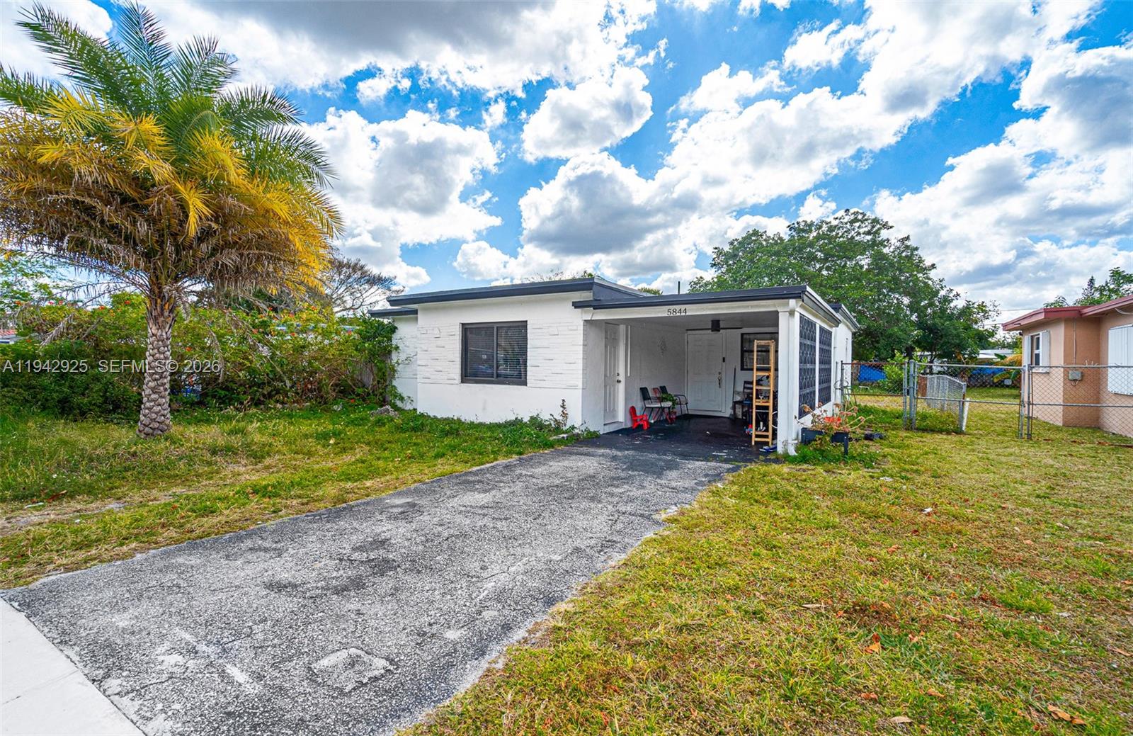 5844 Garfield St, Hollywood FL 33021