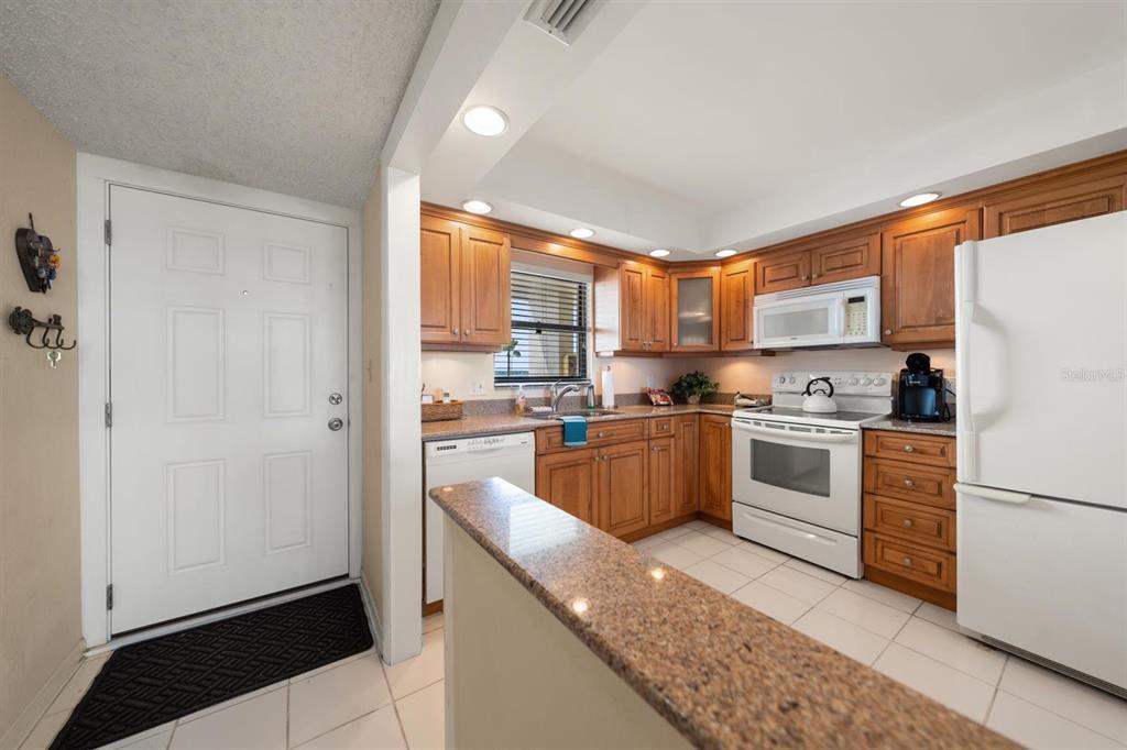 1230 GULF BOULEVARD UNIT 403, CLEARWATER BEACH, FL — photo 3 of 28