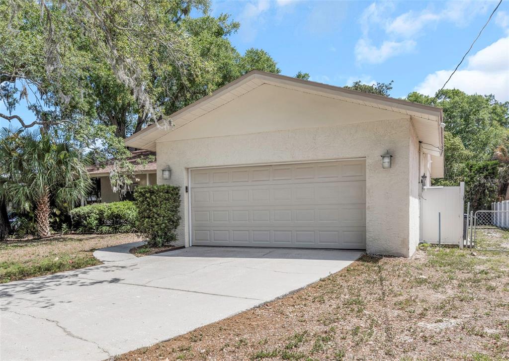 A detached, single-car garage with a stucco exterior and a concrete driveway — 753 SEMINOLE BOULEVARD, TARPON SPRINGS, FL