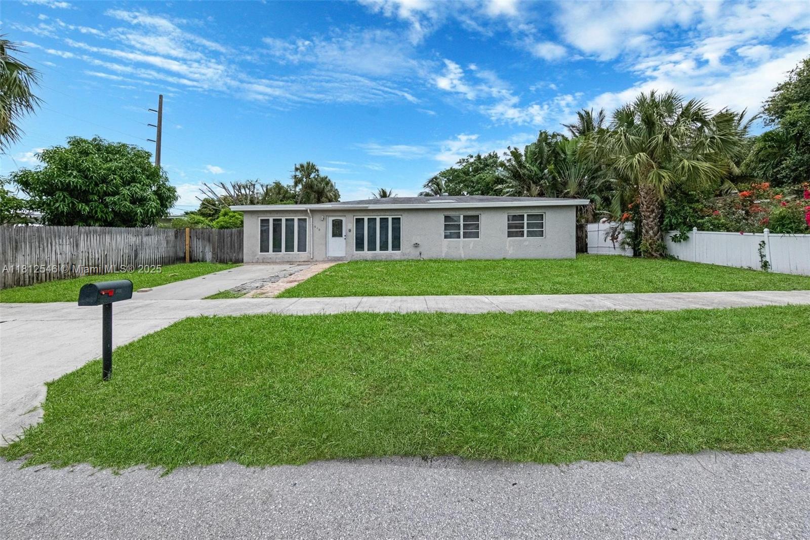 610 Snowden Dr, Lake Worth FL 33461