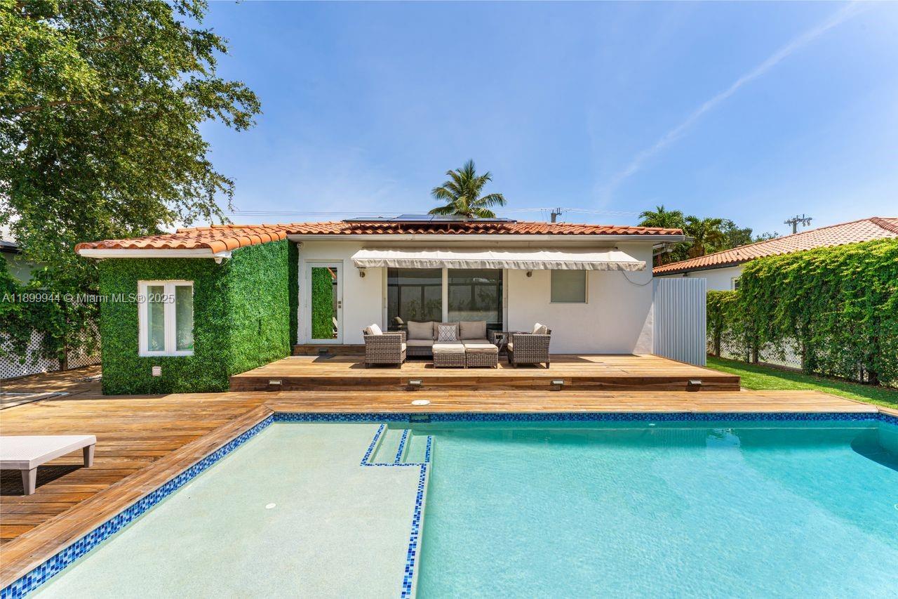 646 NE 83rd St, Miami FL 33138