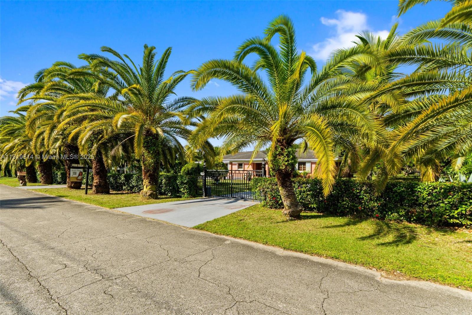 19511 SW 214th St, Miami FL 33187