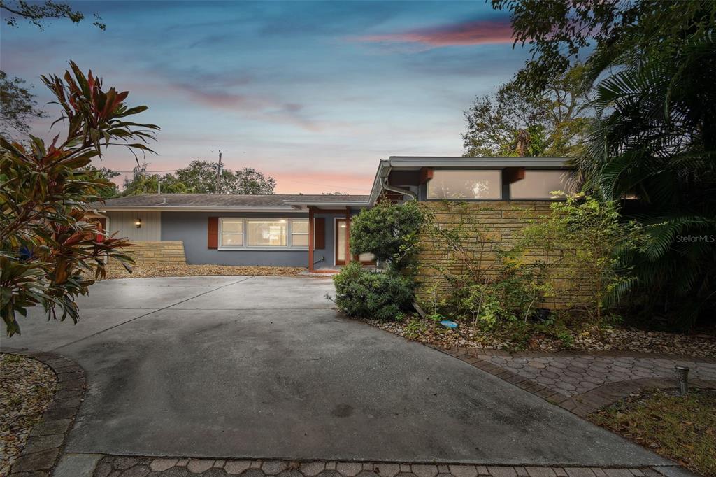1824 SOUTHWOOD LANE