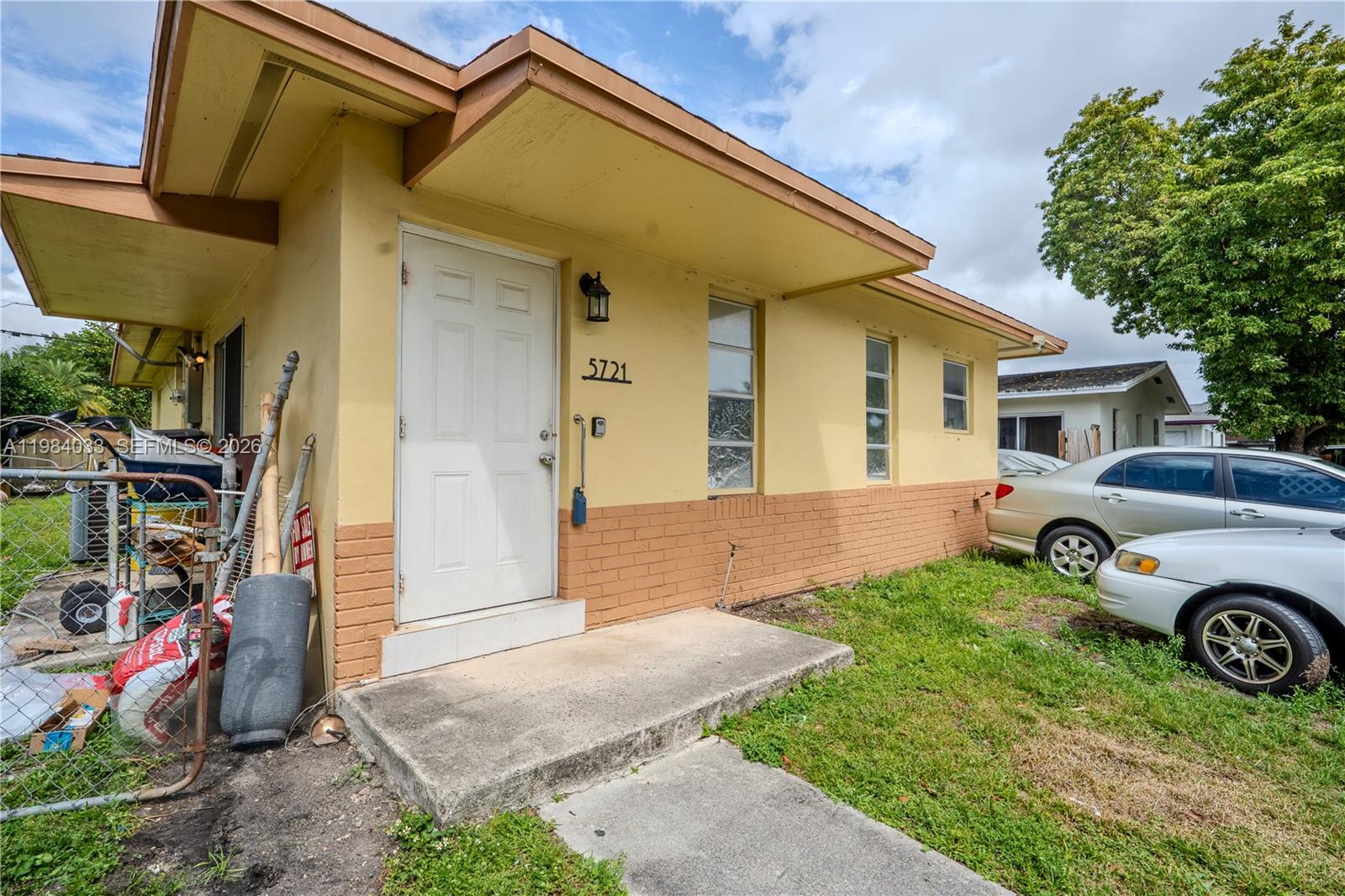 5721 SW 37th St, West Park FL 33023