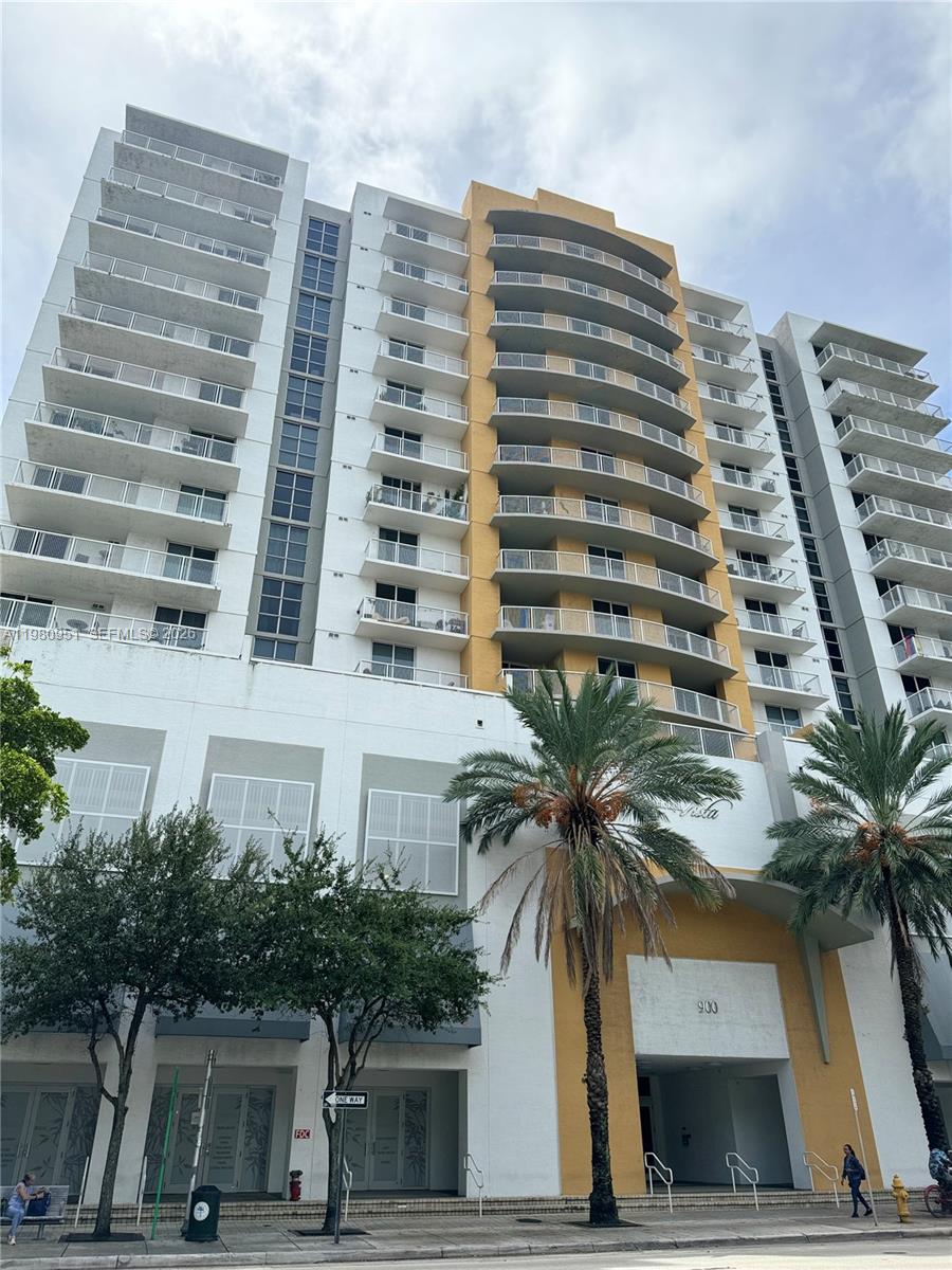 900 SW 8th St # 604, Miami FL 33130
