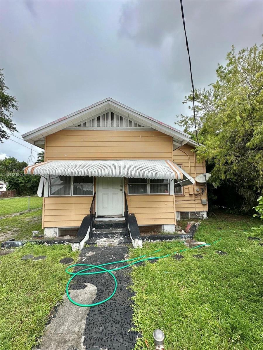 1521 NW 51st St, Miami FL 33142