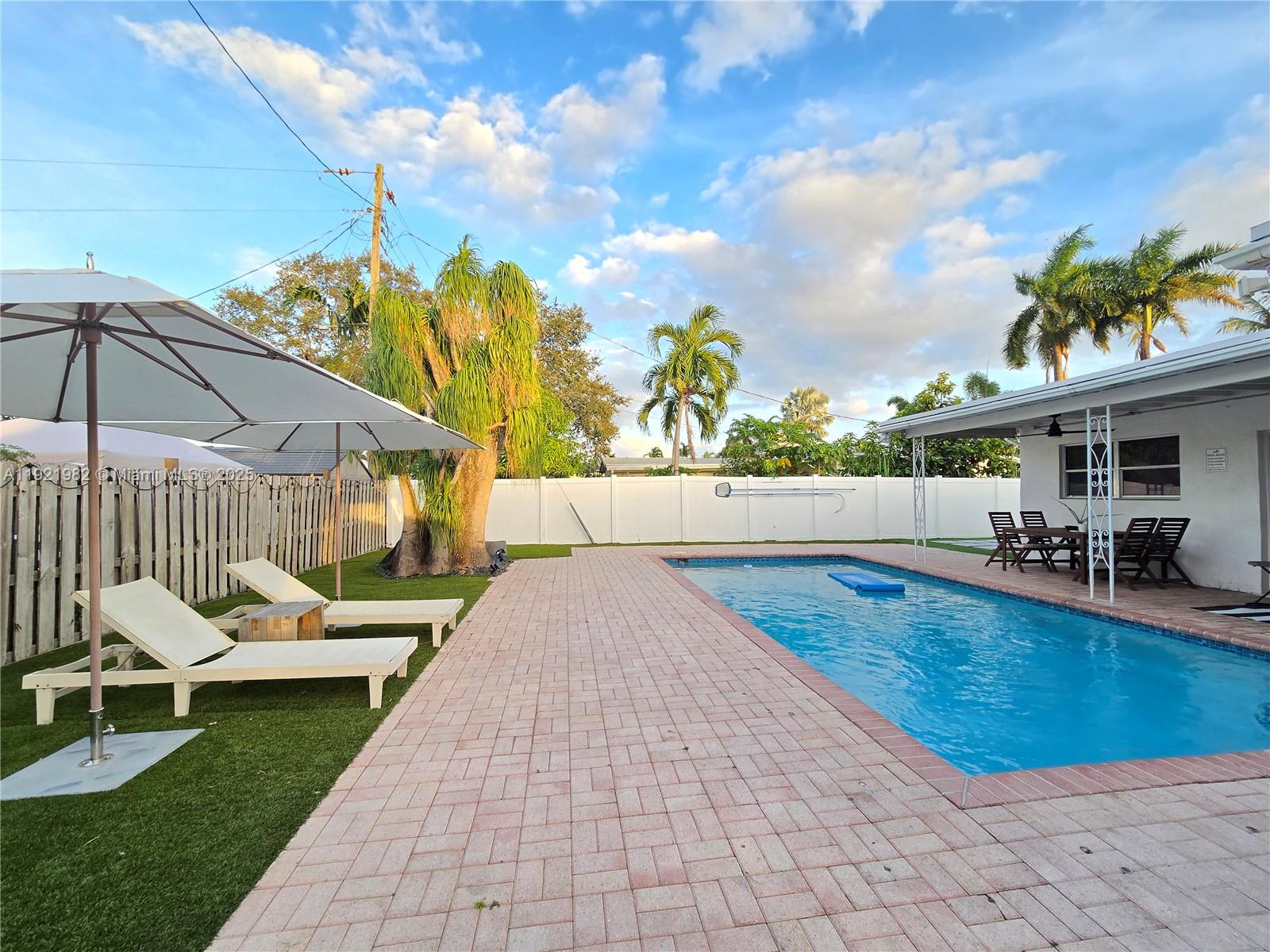 6571 Park St, Hollywood FL 33024