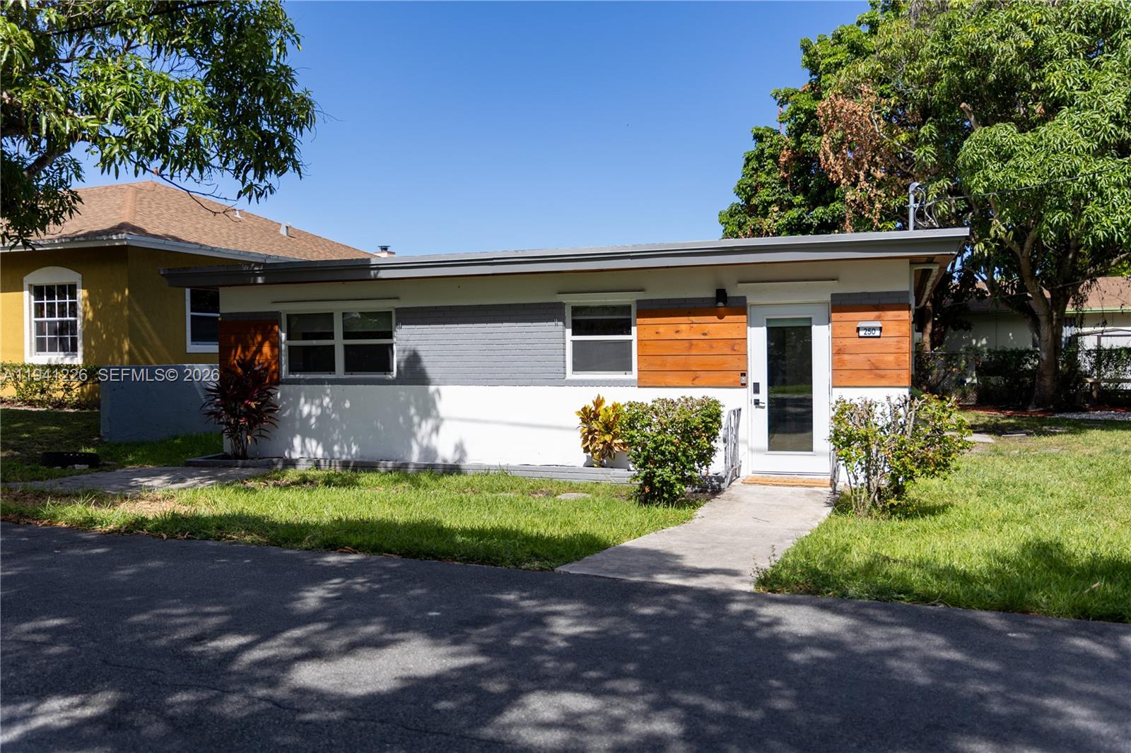 250 NW 14th Way # 250, Dania Beach FL 33004