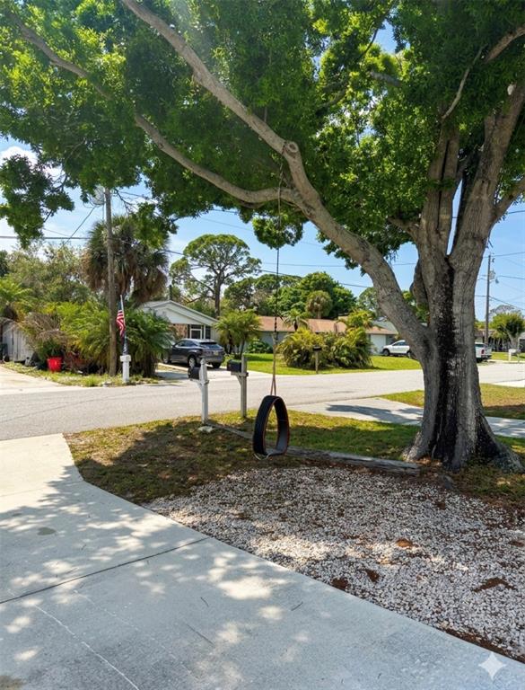 2343 EUGENE STREET, SARASOTA, FL — photo 3 of 27