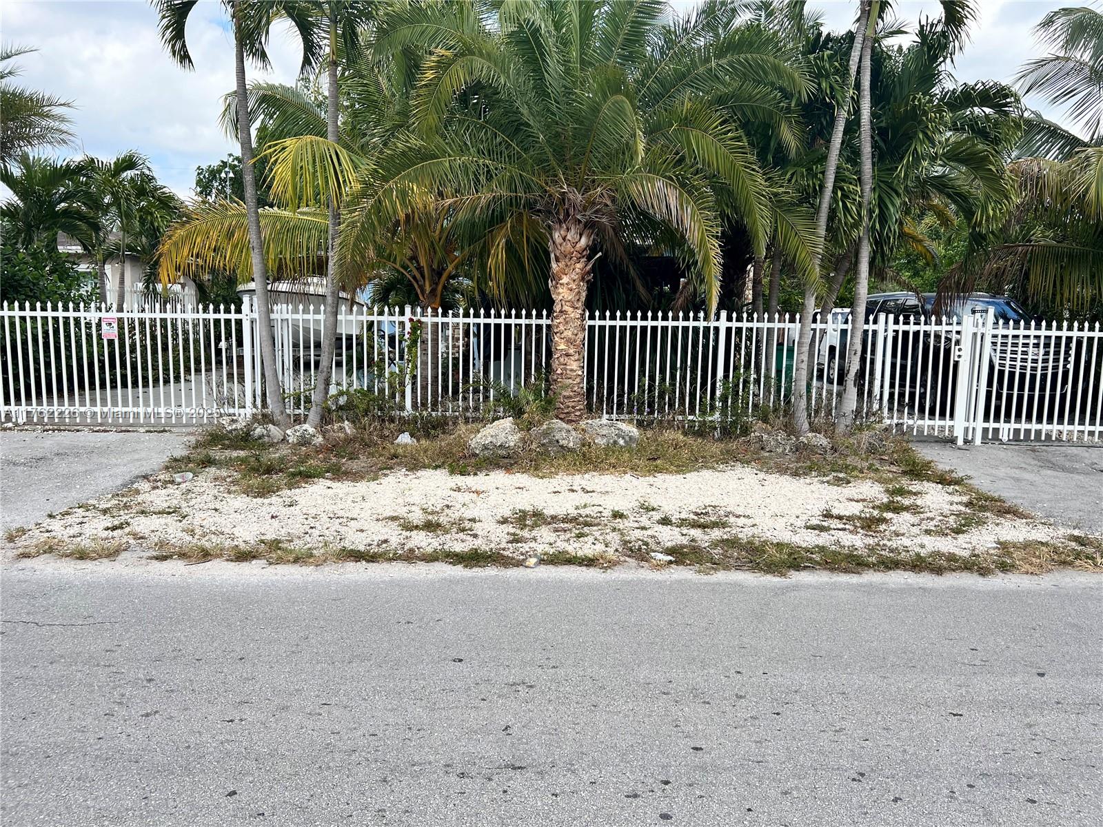 3121 NW 94th St, Miami FL 33147