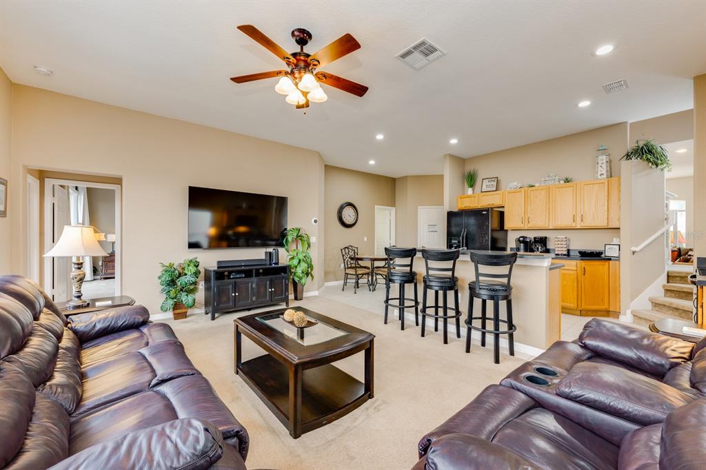 549 CADIZ LOOP, DAVENPORT, FL — photo 4 of 26