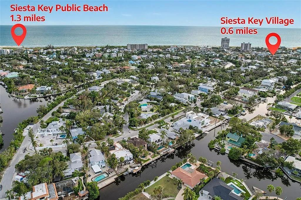 This is an aerial view of a residential neighborhood with a highlighted property — 643 CALLE DE PERU, SARASOTA, FL