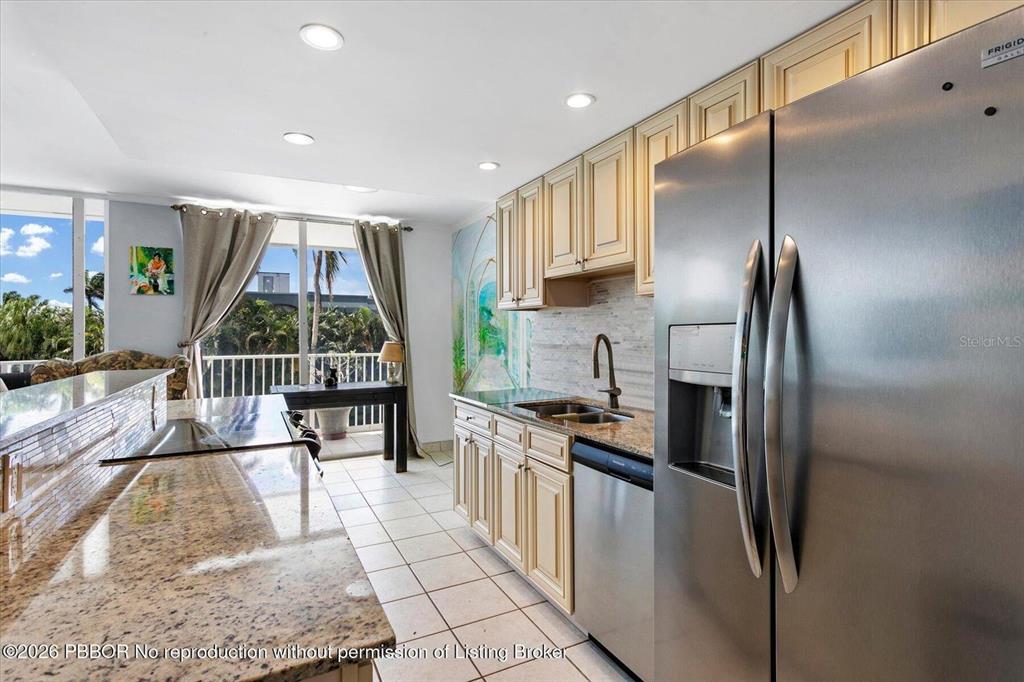 2860 S OCEAN BOULEVARD UNIT 208, PALM BEACH, FL — photo 3 of 18