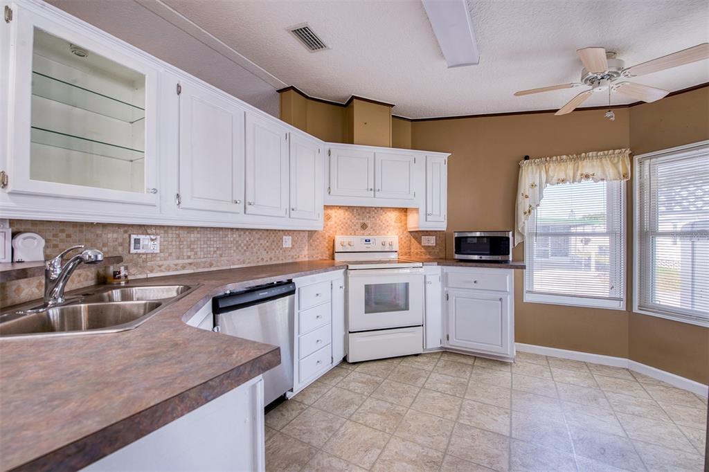 403 BLUE MARLIN DRIVE, OLDSMAR, FL — photo 3 of 30