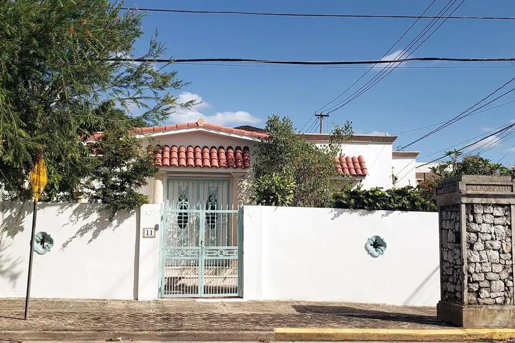 11 SANTA ANA STREET