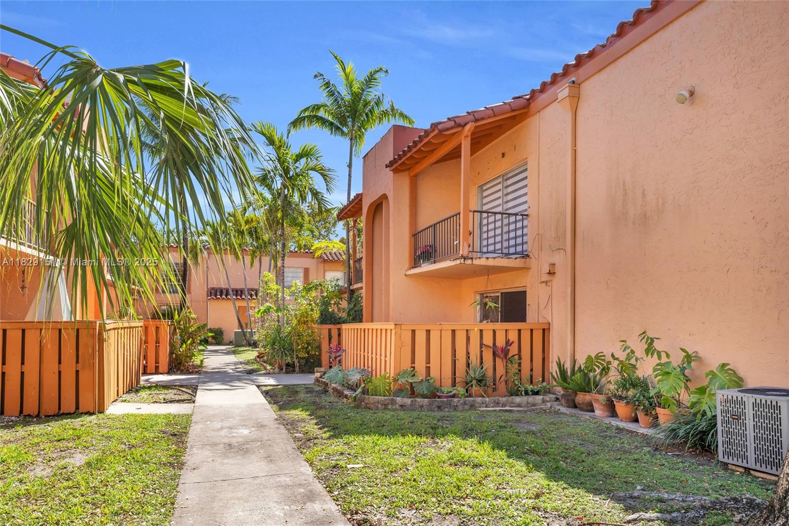 7115 Miami Lakes Dr # N28, Miami Lakes FL 33014