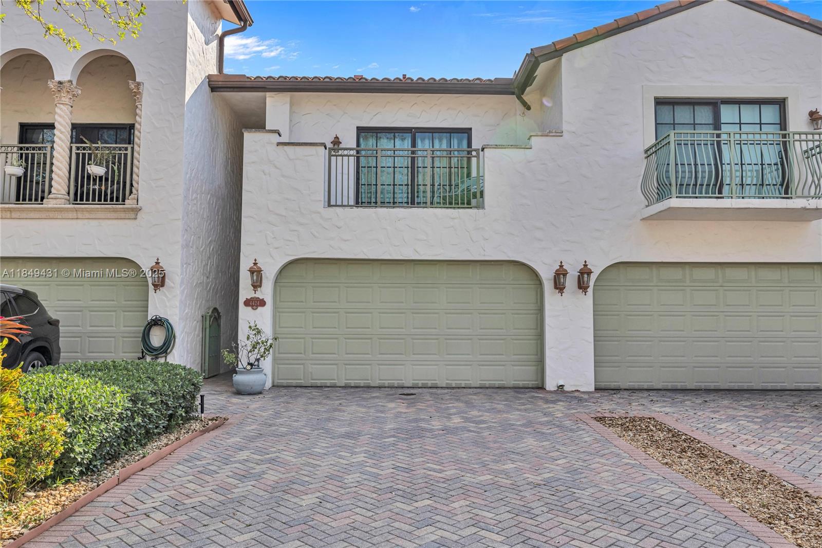 4424 Hidden Harbour Ter, Dania Beach FL 33312