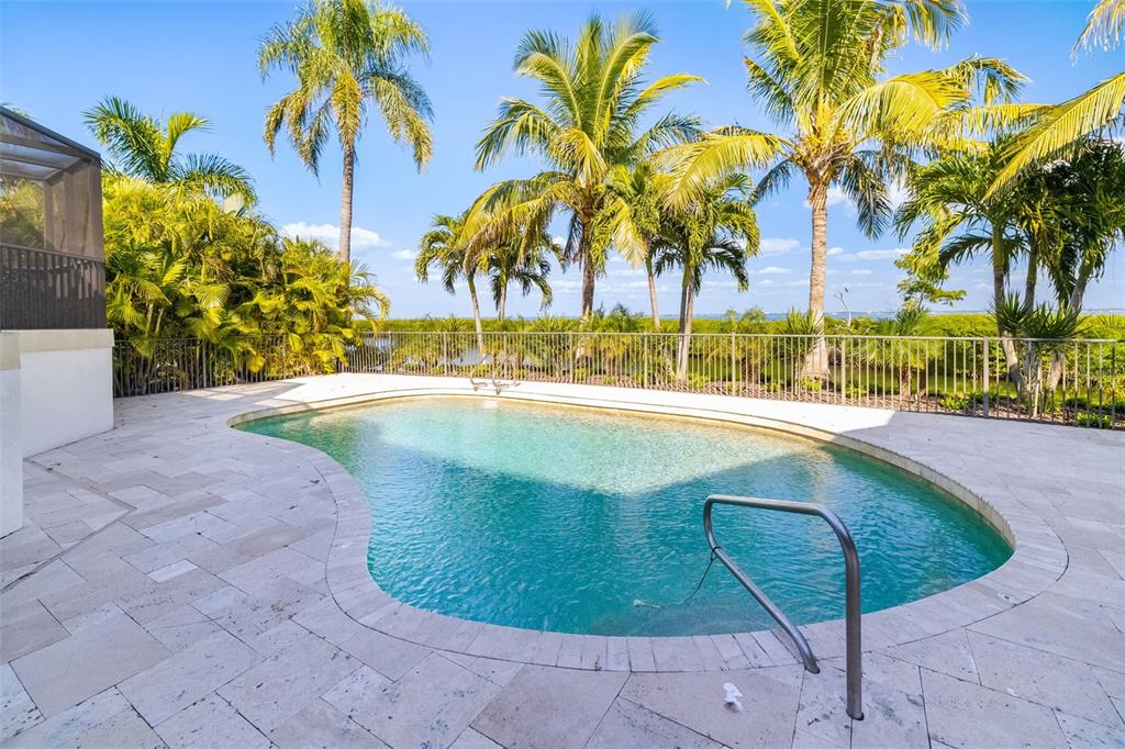 560 HARBOR COVE CIRCLE, LONGBOAT KEY, FL — photo 5 of 30