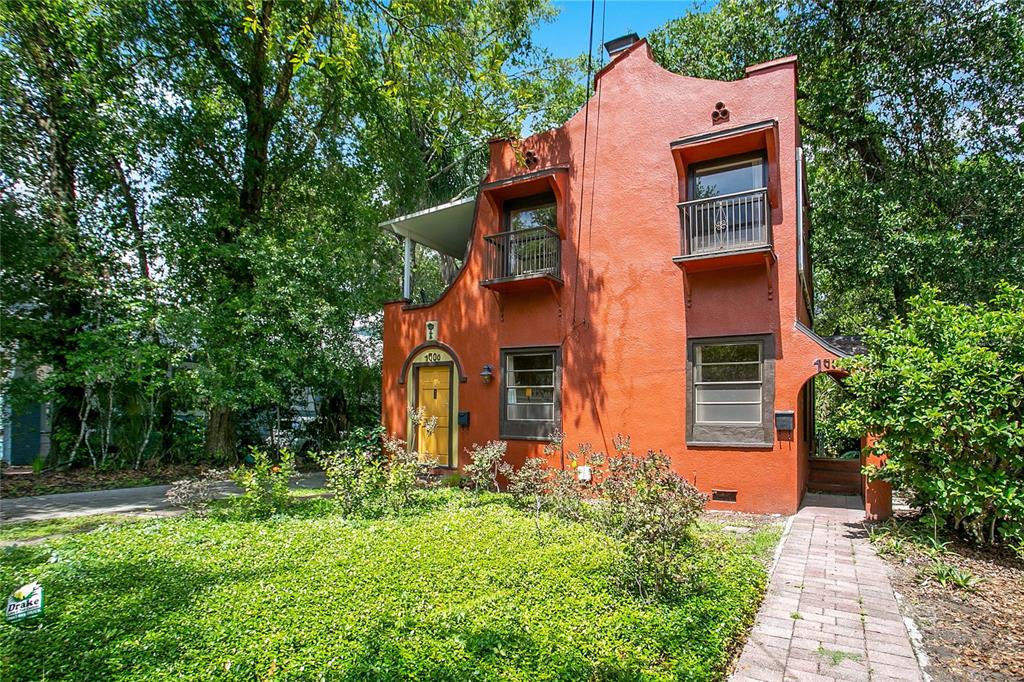 1600 DAUPHIN LANE
