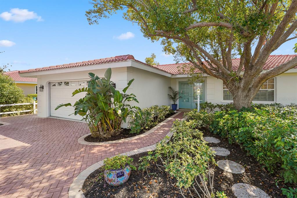 216 MATISSE CIRCLE N