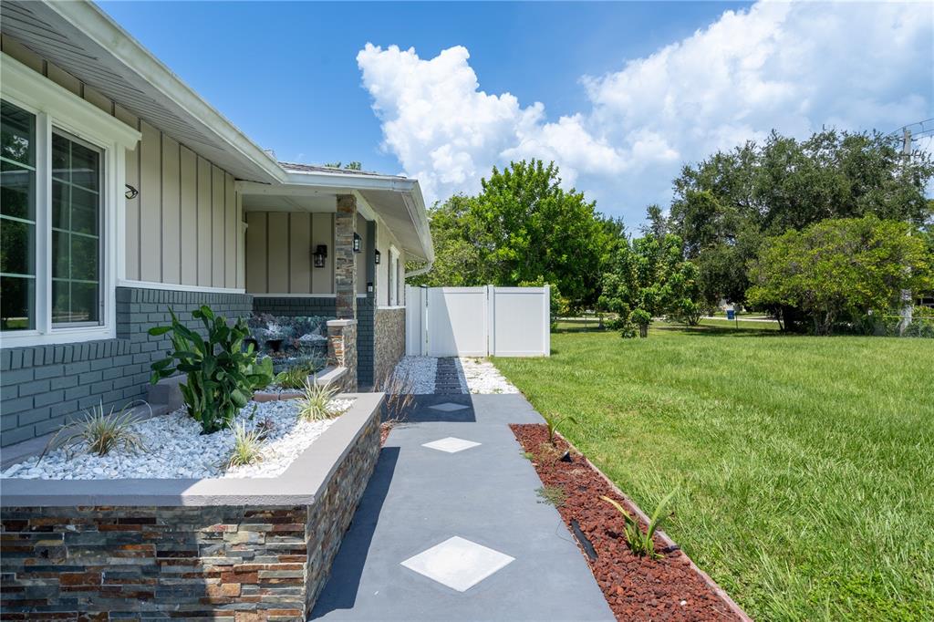 2140 PINEHURST STREET, SARASOTA, FL — photo 4 of 30
