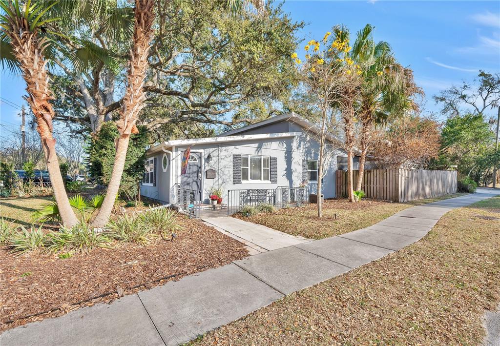 500 E CRYSTAL LAKE STREET