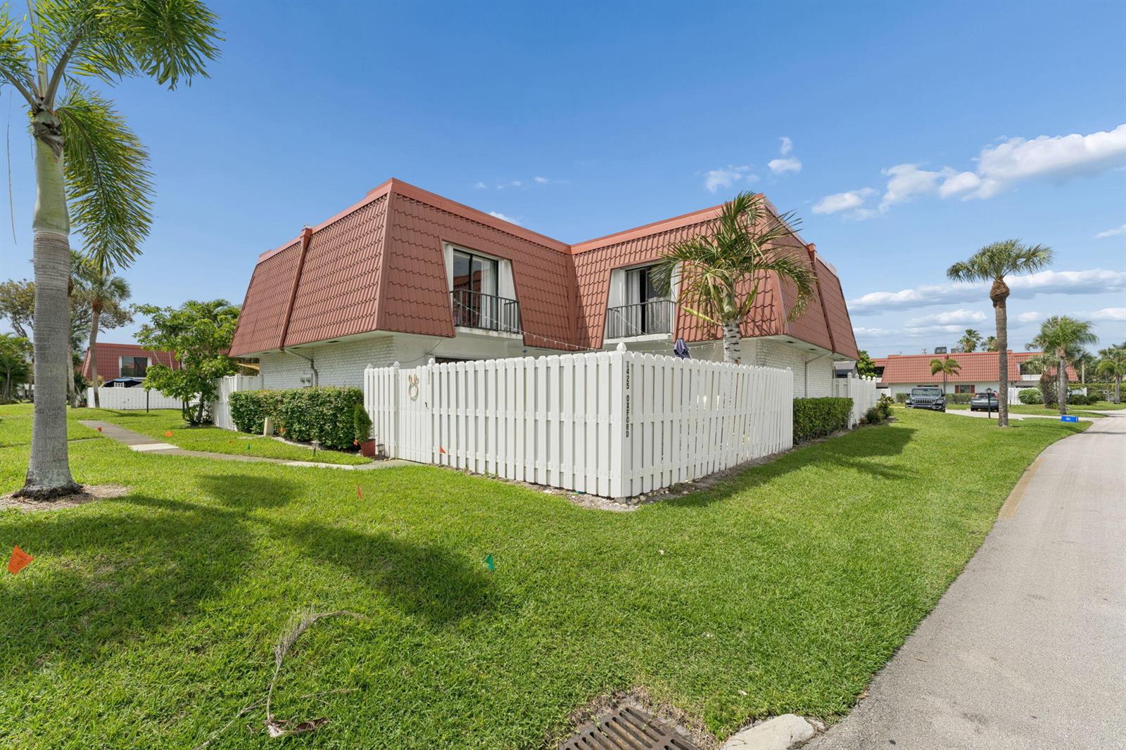 1425 Oxford Lane, Boynton Beach FL 33426