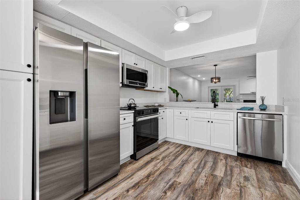 A wooden deck features a wicker lounge chair, a potted plant, and a picket fence — 5300 BAYSHORE BOULEVARD UNIT C6, TAMPA, FL