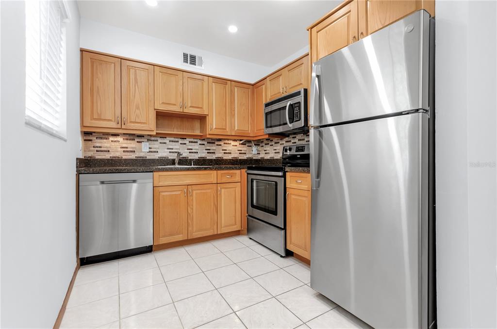 3300 FOX CHASE CIRCLE N UNIT 231, PALM HARBOR, FL — photo 4 of 30