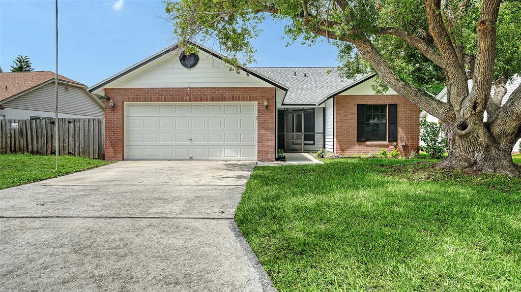 4910 6TH AVENUE E, BRADENTON, FL — photo 3 of 30